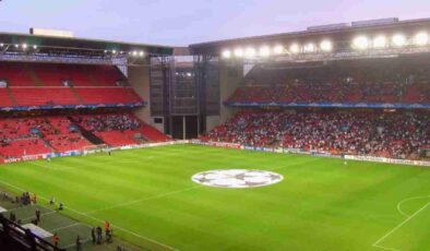 FC København Stadı Suni Çim mi?