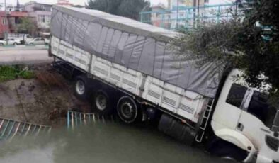 Alanya’da Freni Tutmayan Tırın Sebep Olduğu Kaza: 4 Yaralı