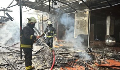 Alanya’da Restoranda Çıkan Yangın, İşletme ve Üst Katı Ziyana Uğrattı