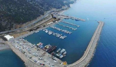 Antalya Balıkçı Barınağı’nda İşgalci Tekne Sorunu! Balıkçılar Kışlama Yapamayacak