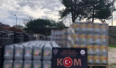 Antalya’da Kaçakçılık Operasyonunda Ele Geçirilenler Şaşırttı: Makaron, Tütün ve Gözyaşı Şişesi