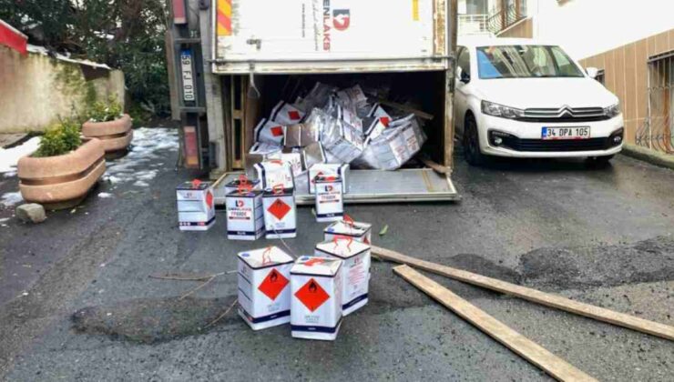 Antalya’da Kamyonet Devrildi: Şans Eseri Yaralı Yok!
