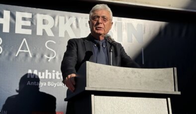 CHP Antalya Büyükşehir Belediye Başkan Adayı Muhittin Böcek, Partilileriyle Buluştu