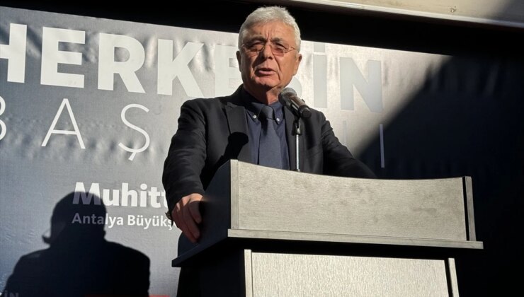 CHP Antalya Büyükşehir Belediye Başkan Adayı Muhittin Böcek, Partilileriyle Buluştu