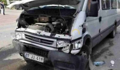 Manavgat’ta Minibüs Kazası: Dikkatsizlik Yaraladı