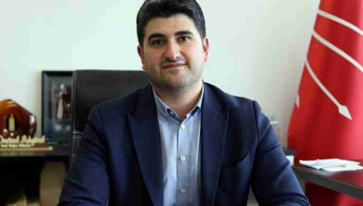 Onursal Adıgüzel Alevi mi, Sünni mi?