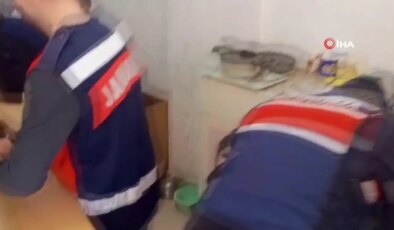 Antalya’da Jandarma, Kaçak Sigara İmalathanesine Operasyon Düzenledi
