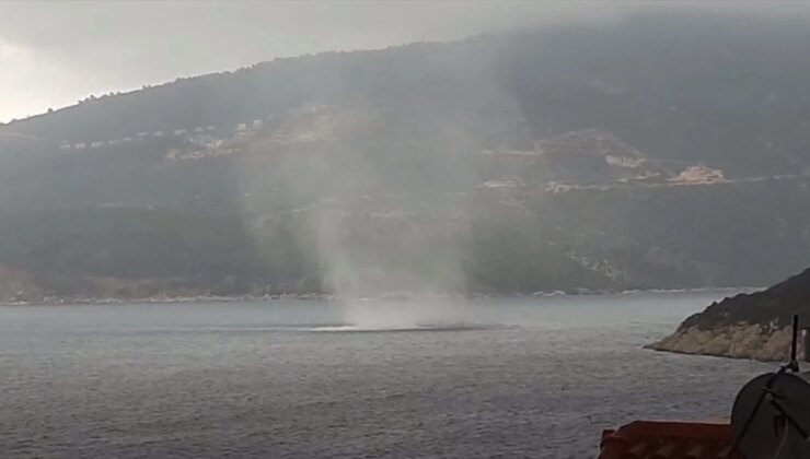 Antalya’nın Kaş İlçesi Kıyılarında Denizde Hortum Oluştu